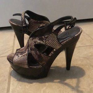 Carlos Santana Faux Alligator Skin Heels